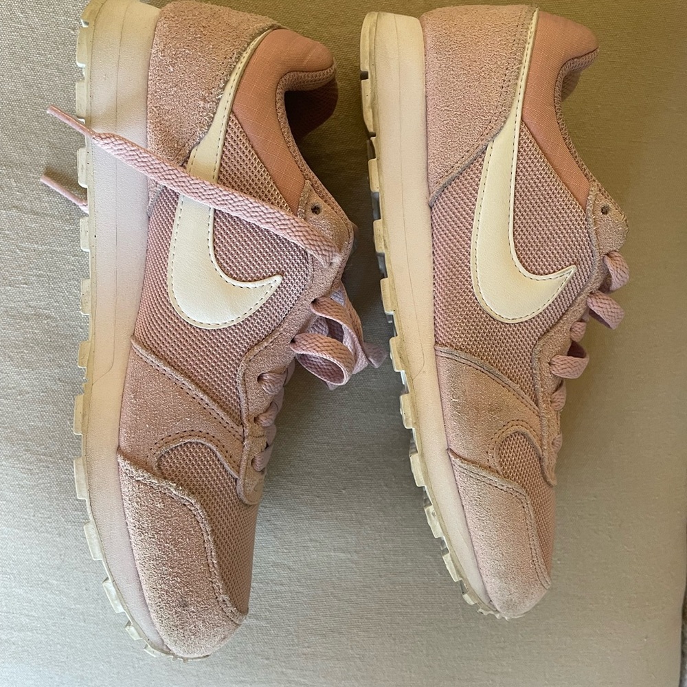 Nike Women's MD runner 2 shoes - Picture 3 of 7
